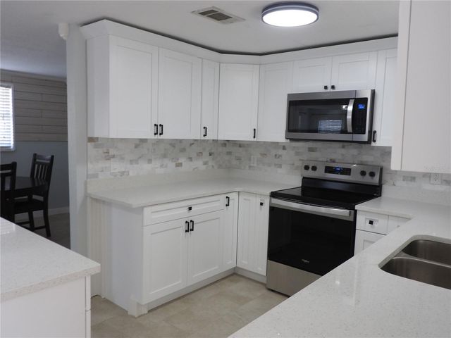 8822 ROCKY CREEK DRIVE, Tampa, FL 33615
