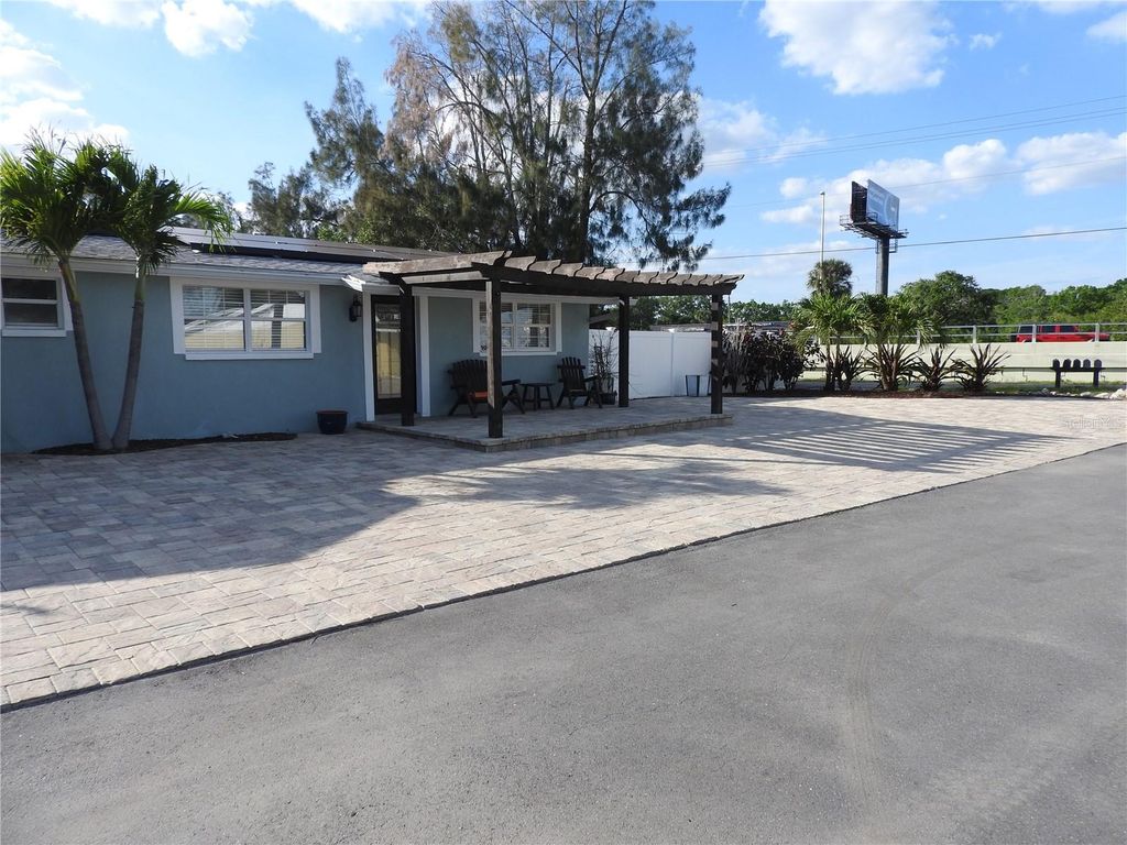 8822 ROCKY CREEK DRIVE, Tampa, FL 33615