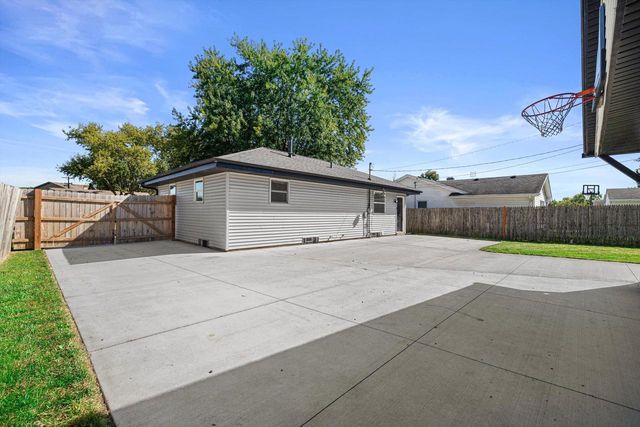 1652 19th AVENUE, Kenosha, WI 53140