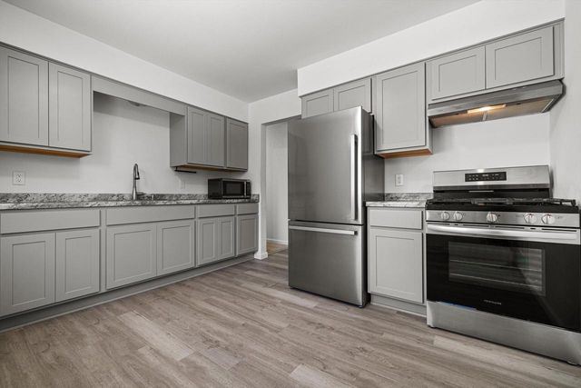 1652 19th AVENUE, Kenosha, WI 53140