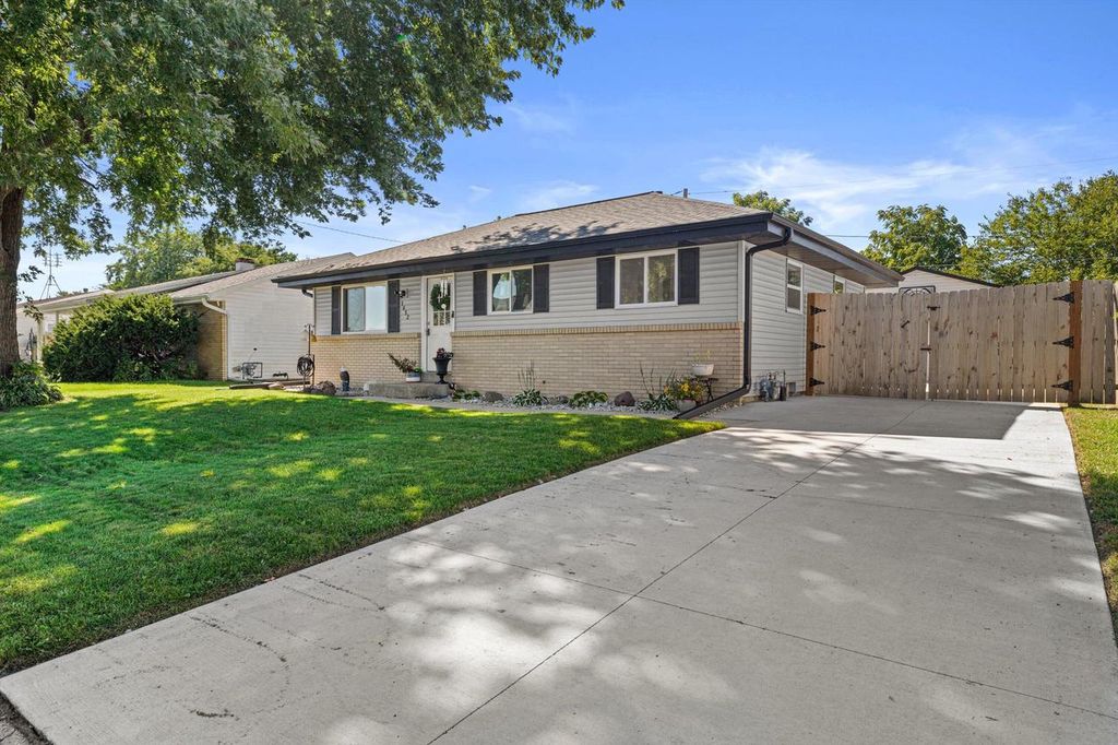 1652 19th AVENUE, Kenosha, WI 53140