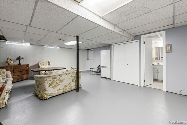 3711 Old Creek Road, Troy, MI 48084