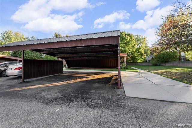 3711 Old Creek Road, Troy, MI 48084