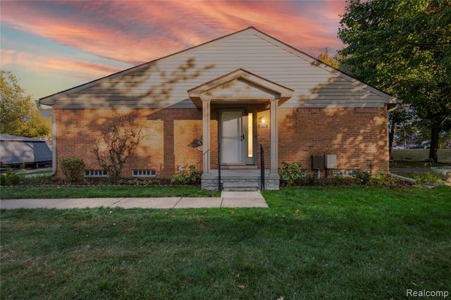 3711 Old Creek Road, Troy, MI 48084