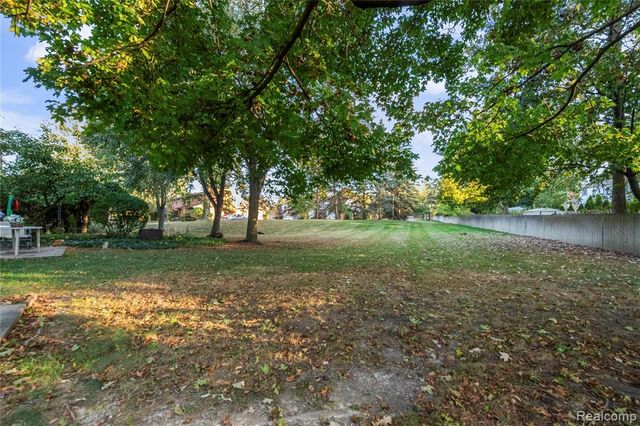 3711 Old Creek Road, Troy, MI 48084