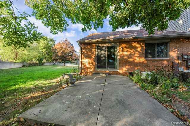 3711 Old Creek Road, Troy, MI 48084