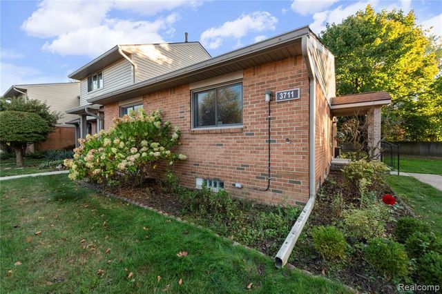 3711 Old Creek Road, Troy, MI 48084