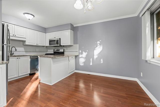 3711 Old Creek Road, Troy, MI 48084