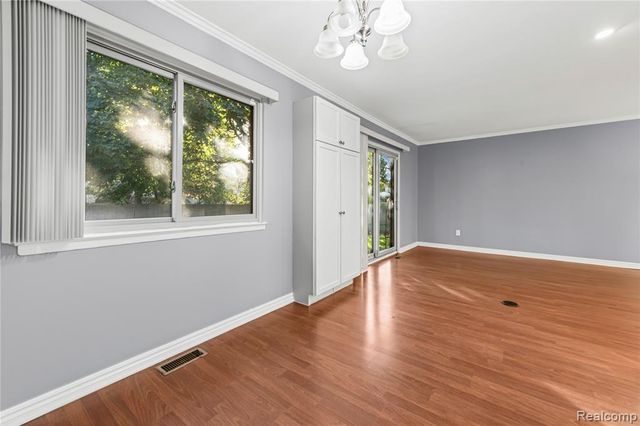 3711 Old Creek Road, Troy, MI 48084