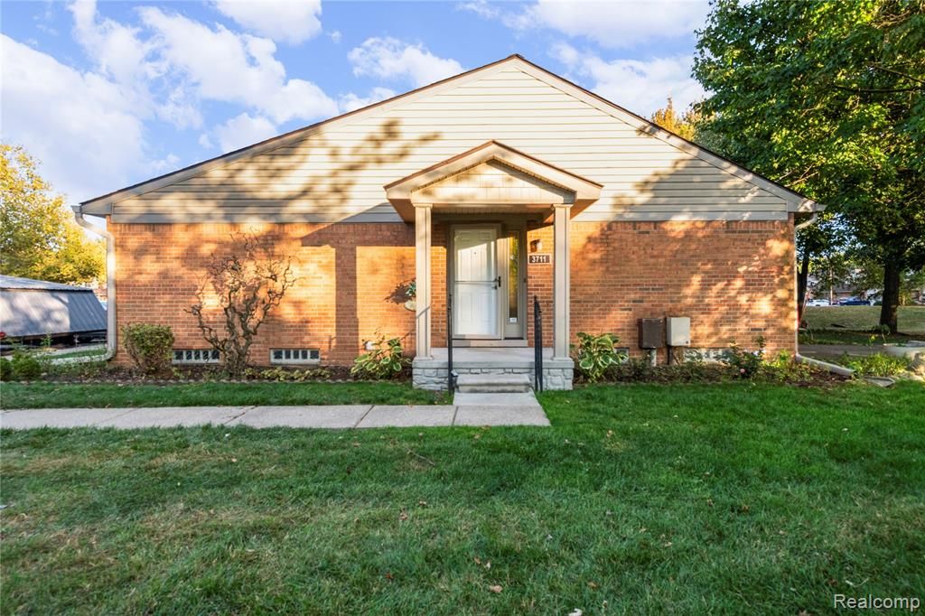 3711 Old Creek Road, Troy, MI 48084