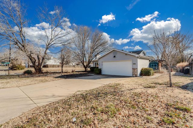 2048 N Forest Park St, Derby, KS 67037