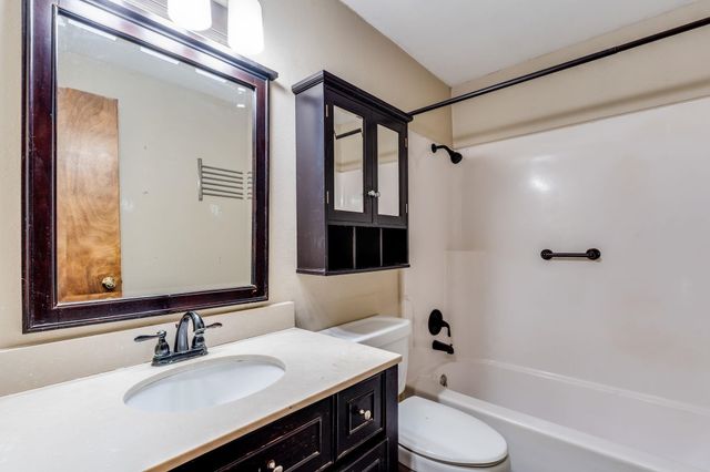 2048 N Forest Park St, Derby, KS 67037