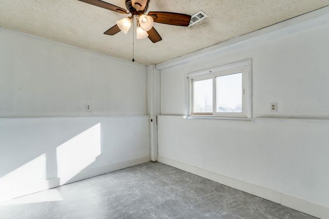 2048 N Forest Park St, Derby, KS 67037