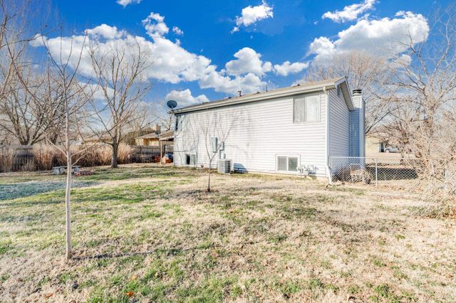 2048 N Forest Park St, Derby, KS 67037