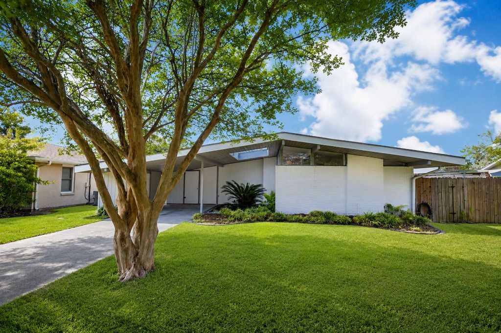 14 Dallas Dr, Houma, LA 70360