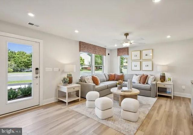 2111 ACADIA RD, Herndon, VA 20170