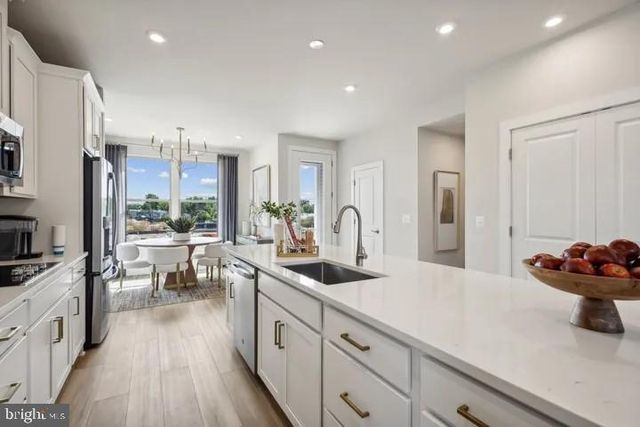 2111 ACADIA RD, Herndon, VA 20170