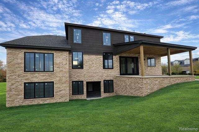 61367 Beacon Hill Drive, Washington, MI 48094