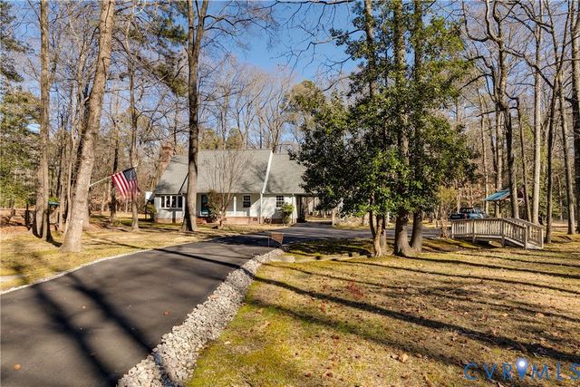 14747 Ramblewood Dr, Chester, VA 23836
