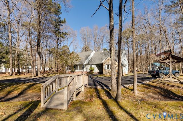 14747 Ramblewood Dr, Chester, VA 23836