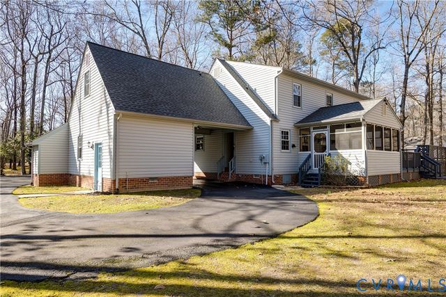 14747 Ramblewood Dr, Chester, VA 23836