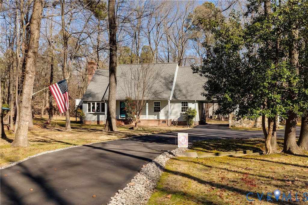 14747 Ramblewood Dr, Chester, VA 23836
