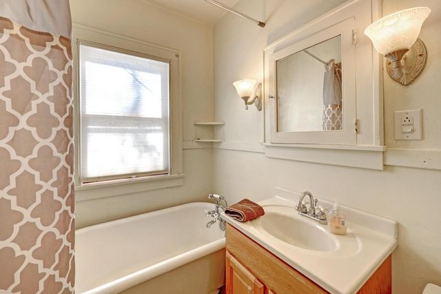 2036 Stillwater Avenue E, Saint Paul, MN 55119