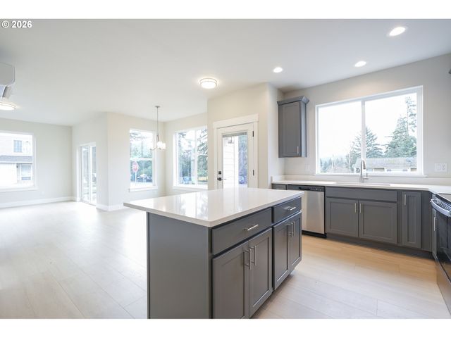 11817 Se BOISE St, Portland, OR 97266