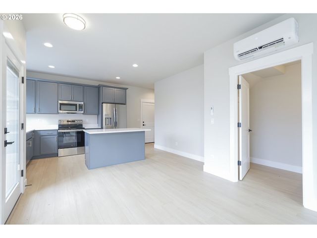 11817 Se BOISE St, Portland, OR 97266