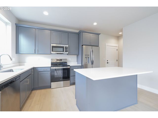 11817 Se BOISE St, Portland, OR 97266