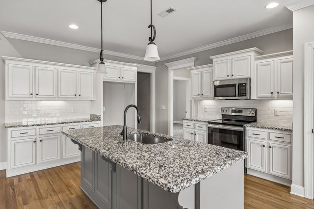 2108 Long Shot Ct, Lascassas, TN 37085