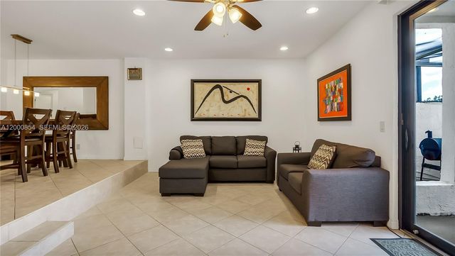 1541 NW 92nd Avenue 186, Pembroke Pines, FL 33024