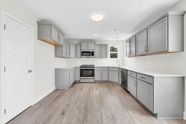 195 Donegal Dr, Clarksville, TN 37042