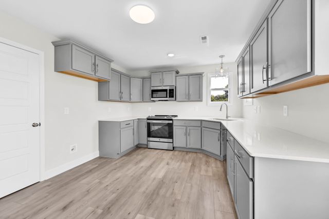 195 Donegal Dr, Clarksville, TN 37042