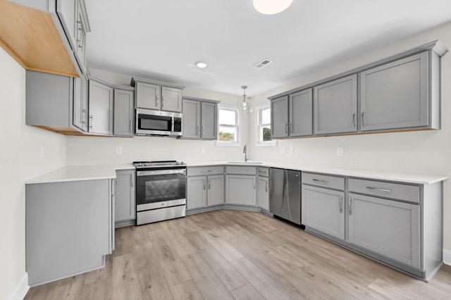 195 Donegal Dr, Clarksville, TN 37042