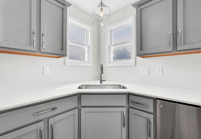 195 Donegal Dr, Clarksville, TN 37042