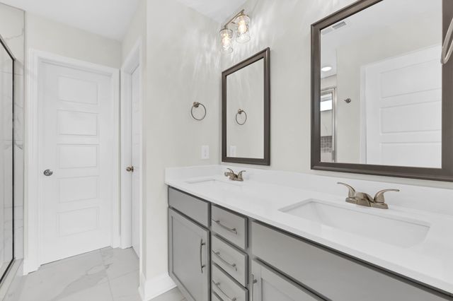 195 Donegal Dr, Clarksville, TN 37042