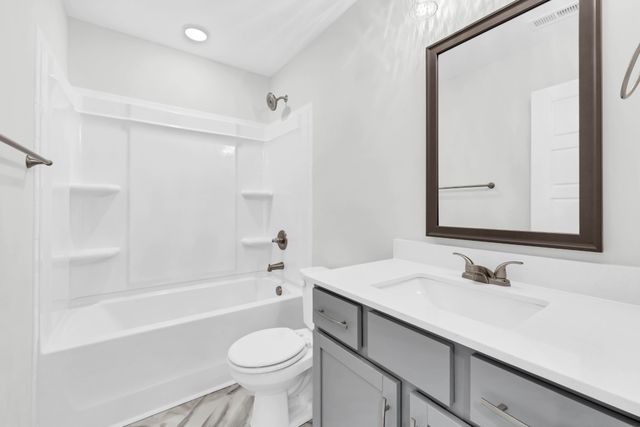 195 Donegal Dr, Clarksville, TN 37042