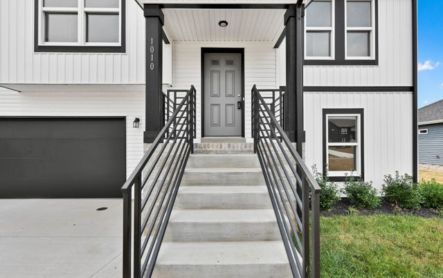 195 Donegal Dr, Clarksville, TN 37042