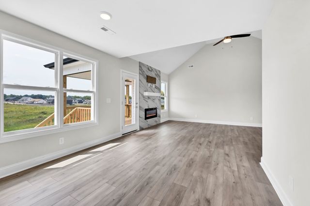 195 Donegal Dr, Clarksville, TN 37042