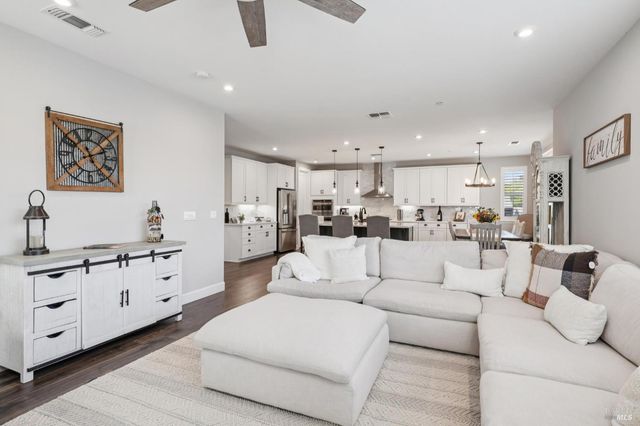 95 Jagla St, Cotati, CA 94931