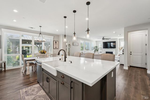 95 Jagla St, Cotati, CA 94931