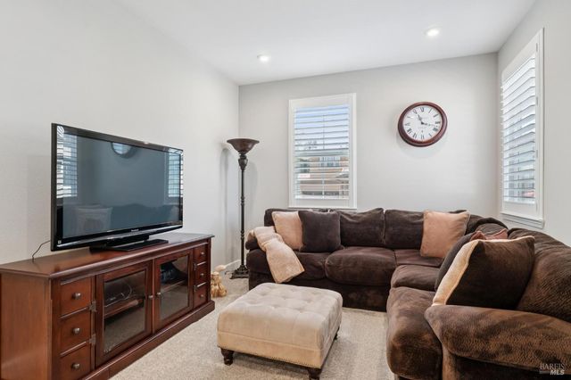 95 Jagla St, Cotati, CA 94931