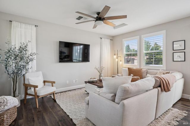 95 Jagla St, Cotati, CA 94931