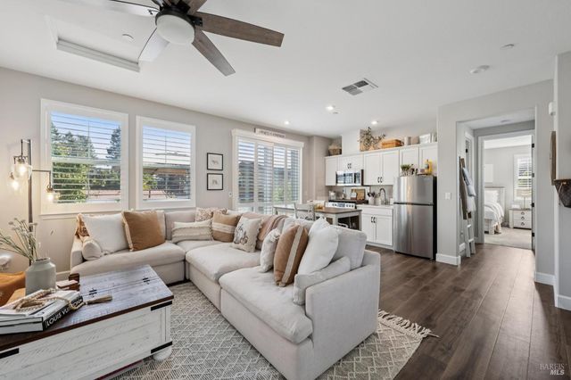 95 Jagla St, Cotati, CA 94931