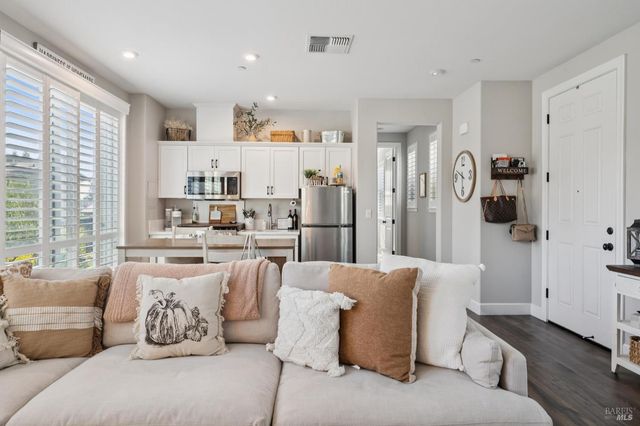 95 Jagla St, Cotati, CA 94931