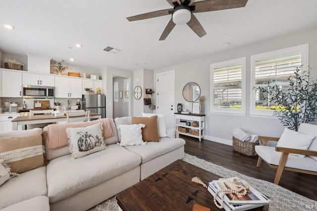 95 Jagla St, Cotati, CA 94931