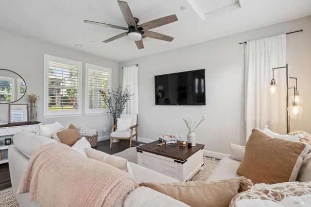 95 Jagla St, Cotati, CA 94931