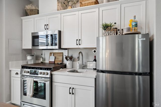 95 Jagla St, Cotati, CA 94931