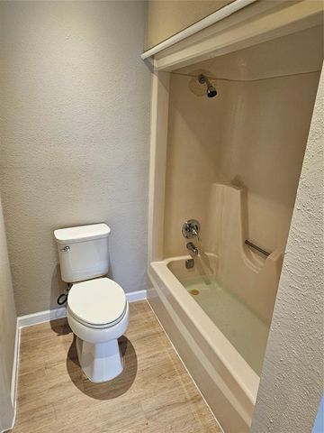 2822 S Bartell Dr Drive 5, Houston, TX 77054